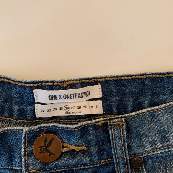 One Teaspoon Bandits twisted cuff jean shorts 26 - Picture 3 of 7